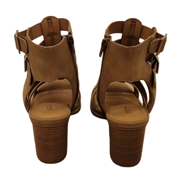 Tan Chunky Heels 👠 - Picture 5 of 6